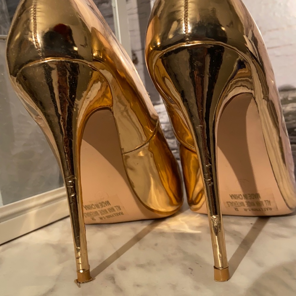 โจ Gold Pumps โจ - Picture 2 of 3